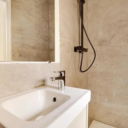 Beautiful 50 M2 In 17th - Very Neighborhood Apartman *